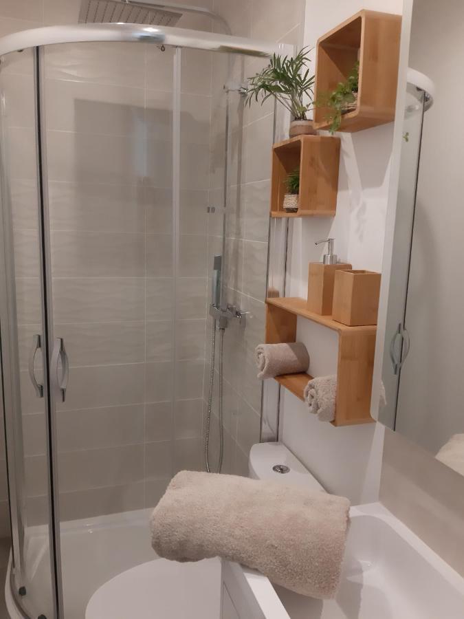 La Casita Serignanaise - Apt T2 - Clim - Jardin Bed & Breakfast Bagian luar foto